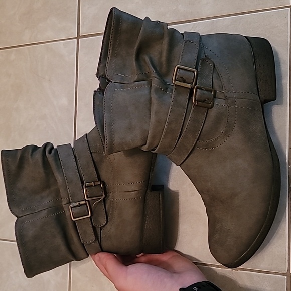 JustFab Gray Booties Size 8 - Picture 3 of 7